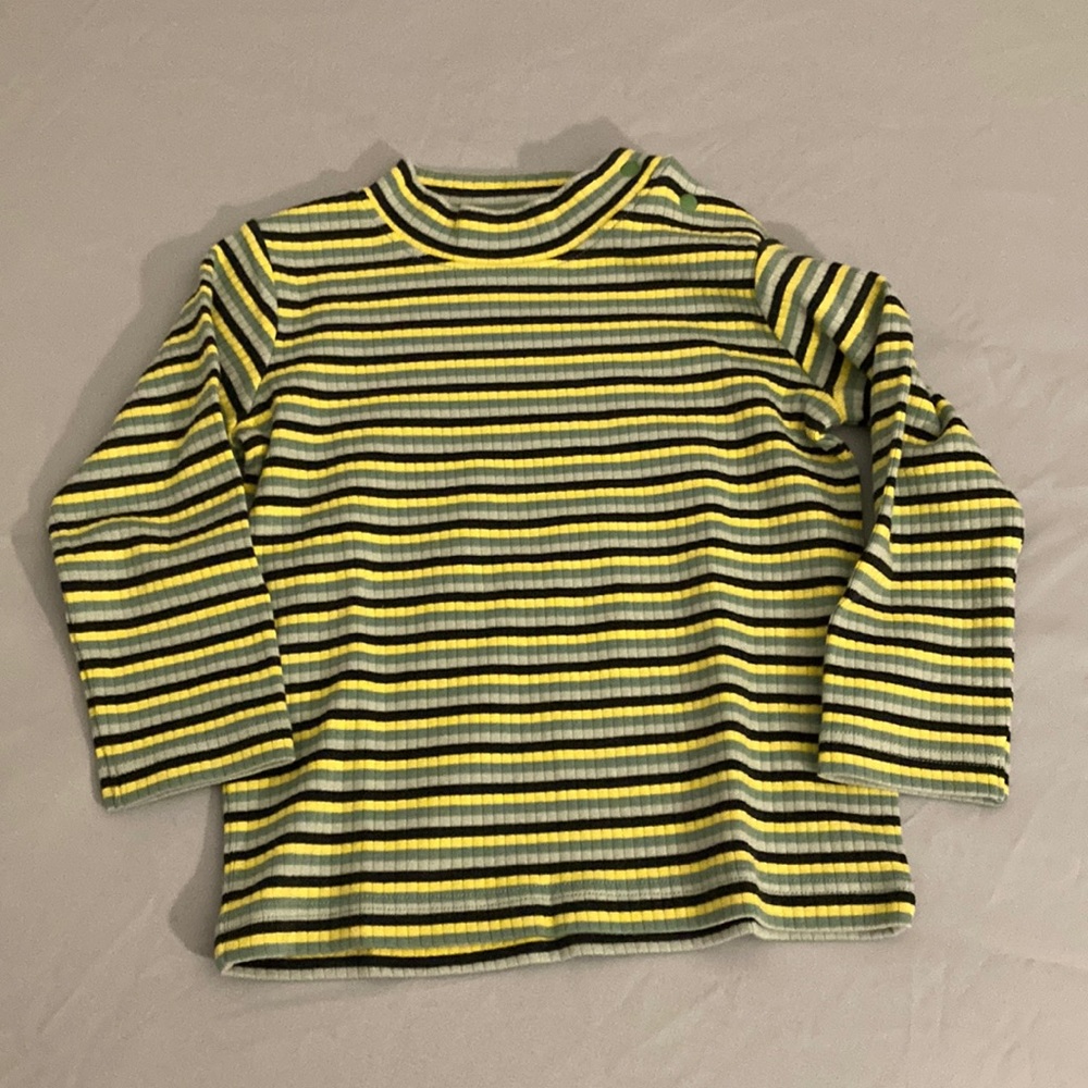 Brand new never worn Uni Qlo mock neck
